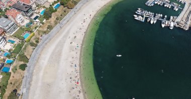Water color change and pollution along the Marmara Sea coastline, Yeşilköy, Istanbul, Türkiye, Aug. 27, 2026. (IHA Photo)