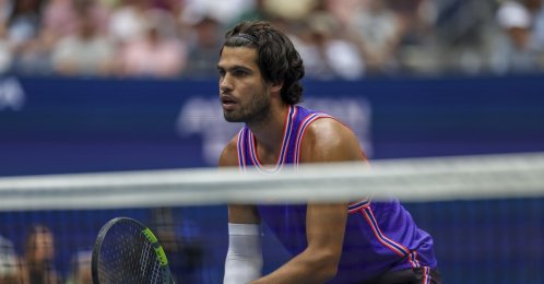 Carlos Alcaraz plays with Serena Williams against Erin Routliffe and Lloyd Glasspool during the first-round match of the mixed doubles at the U.S. Open Fan Week, Flushing Meadows, U.S., Aug. 25, 2026. (EPA Photo)
