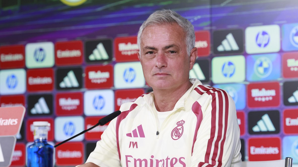 Real Madrid's head coach Jose Mourinho attends a press conference following a training session of the team, Valdebebas, Madrid, Spain, Aug. 29, 2026. (EPA Photo)