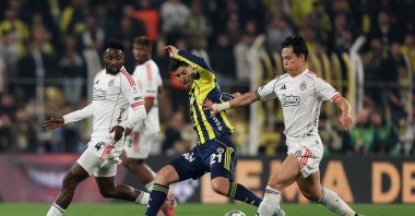 Fenerbahçe's Marco Asensio is tackled by Beşiktaş's Oh Hyeon-gyu during the Süper Lig match at Chobani Stadium, Istanbul, Türkiye, April 5, 2026. (Getty Images Photo)