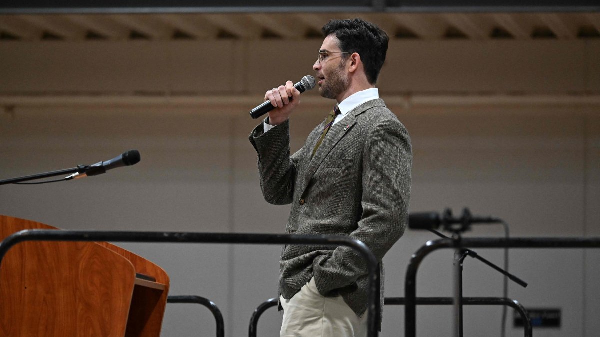 Influencer and left-wing political commentator Hasan Piker speaks during a campaign rally for Wisconsin Gubernatorial candidate Francesca Hong, Wisconsin, U.S., Aug. 2, 2026. (AFP Photo)