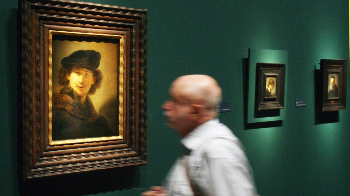 A man looks at a self-portrait by the famous Dutch painter Rembrandt while attending the exhibition "Rembrandt. Quest of a Genius," Berlin, Germany, Aug. 3, 2006. (Getty Images Photo)