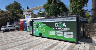 A deposit return machine under Türkiye’s Deposit Management System for Packaging (DOA) is installed, Muğla, Türkiye, Aug. 13, 2026. (IHA Photo)