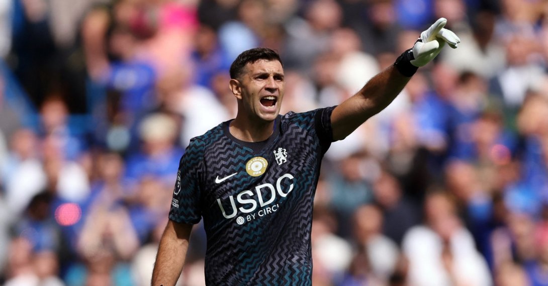 Chelsea's Emiliano Martinez gestures during a Premier League match against Brighton &amp; Hove Albion, London, U.K., Aug. 30, 2026. (Reuters Photo)