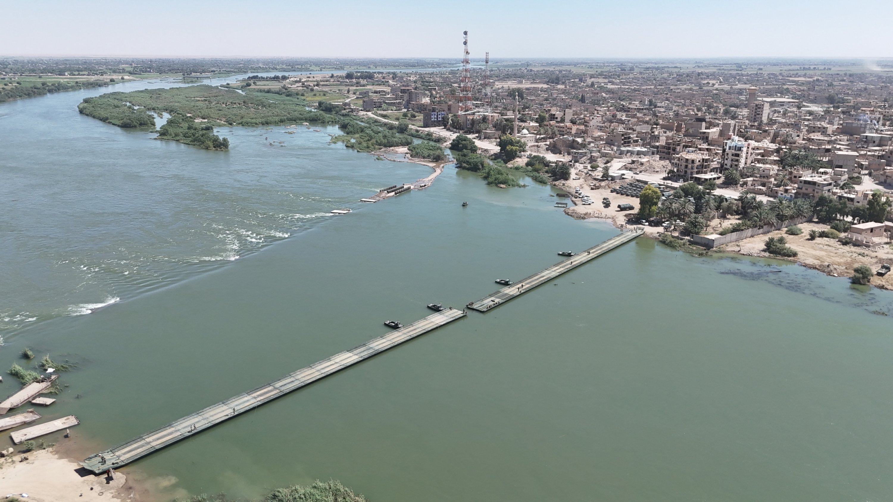 Turkish, Syrian armies complete floating bridge over Euphrates