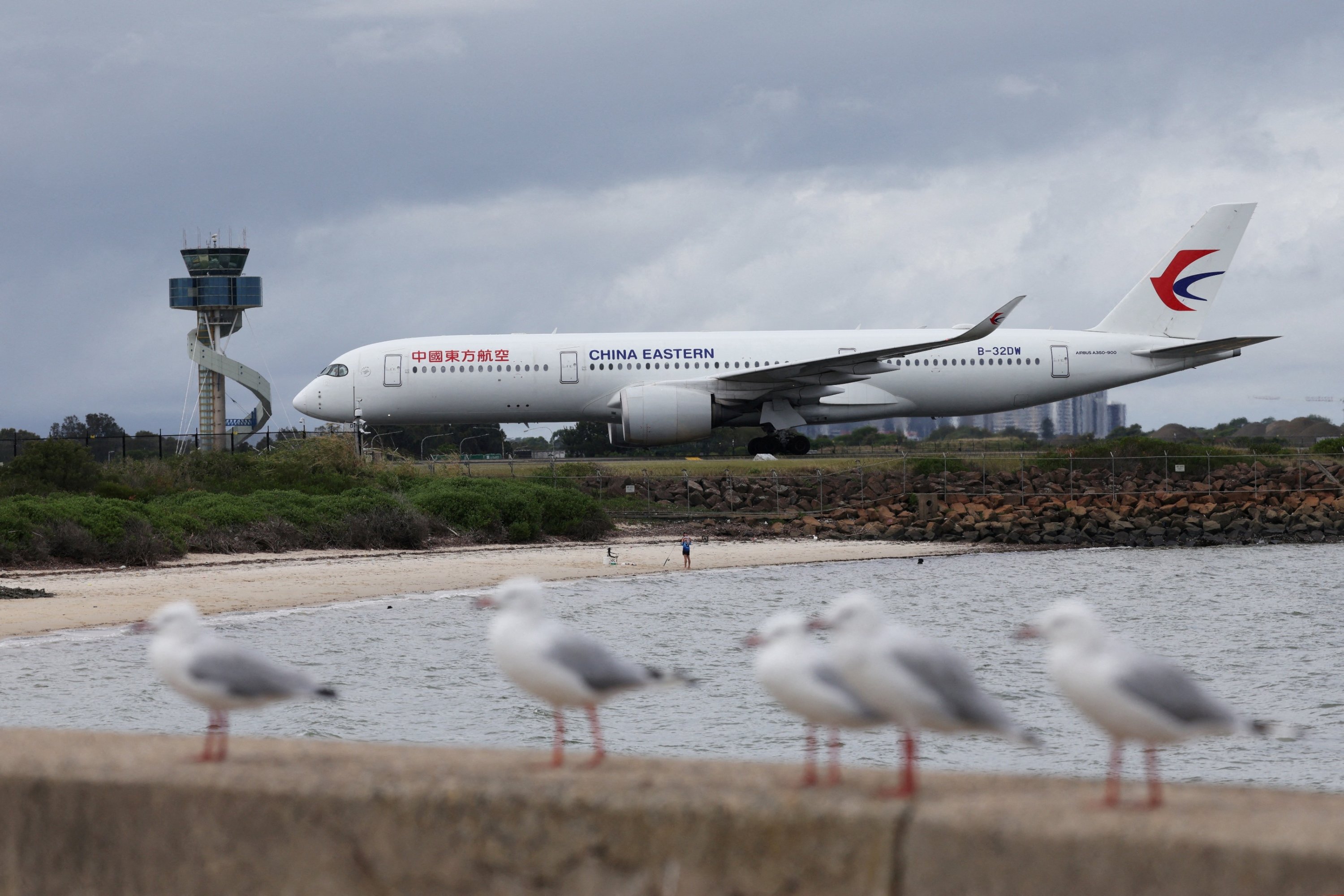 Fuel shock bites as China’s top 3 airlines post heavy H1 losses