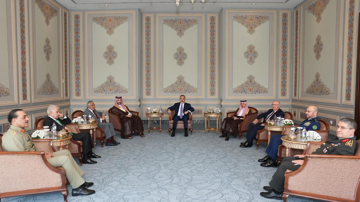 Ministers and military officials from Pakistan and Saudi Arabia attended the meeting hosted by Foreign Minister Hakan Fidan (C) Istanbul, Türkiye, Aug. 31, 2026. (AA Photo)