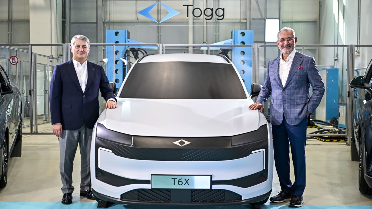 Togg Board Chair Fuat Tosyalı (R) and Togg CEO Gürcan Karakaş pose for a photo beside the prototype of the B-SUV T6X model, Istanbul, Türkiye, Aug. 31, 2026. (AA Photo)