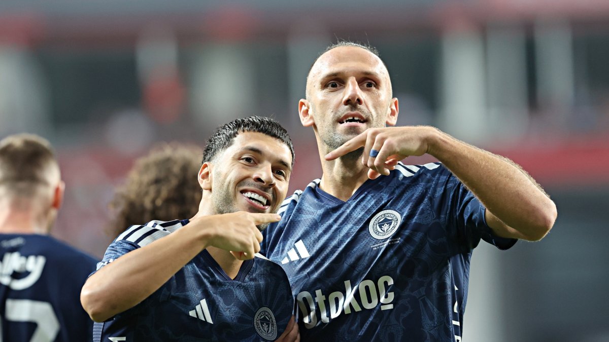 Fenerbahçe players Vedat Muriqi (R) celebrates with teammate Oğuz Aydın after scoring a goal in a Süper Lig match against Samsunspor, Samsun, Türkiye, Aug. 30, 2026. (AA Photo)
