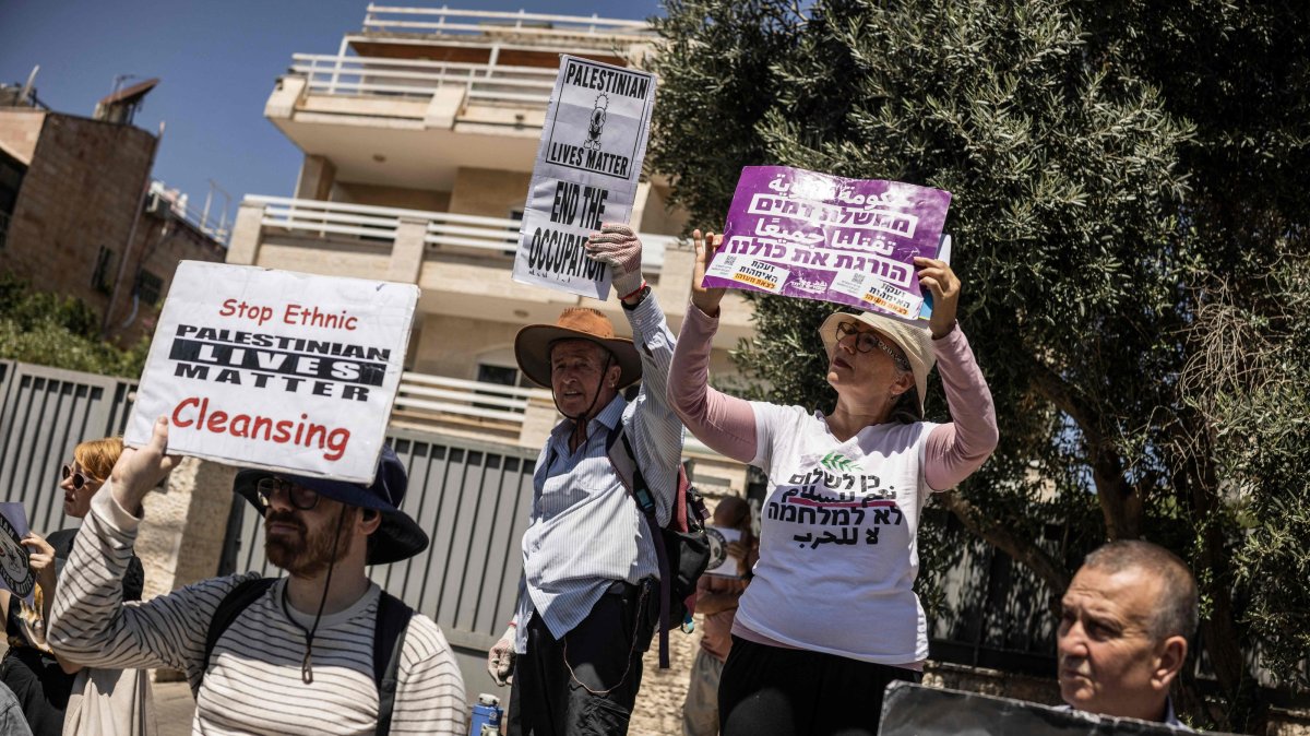 Israeli activists hold up posters as they demonstrate, calling for an end to settler violence, outside the European Union office in Jerusalem, Aug. 28, 2026. (AFP Photo)