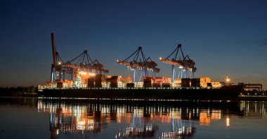 A container ship is seen at the loading terminal in the port of Hamburg, Germany, Feb. 17, 2025. (Reuters Photo)