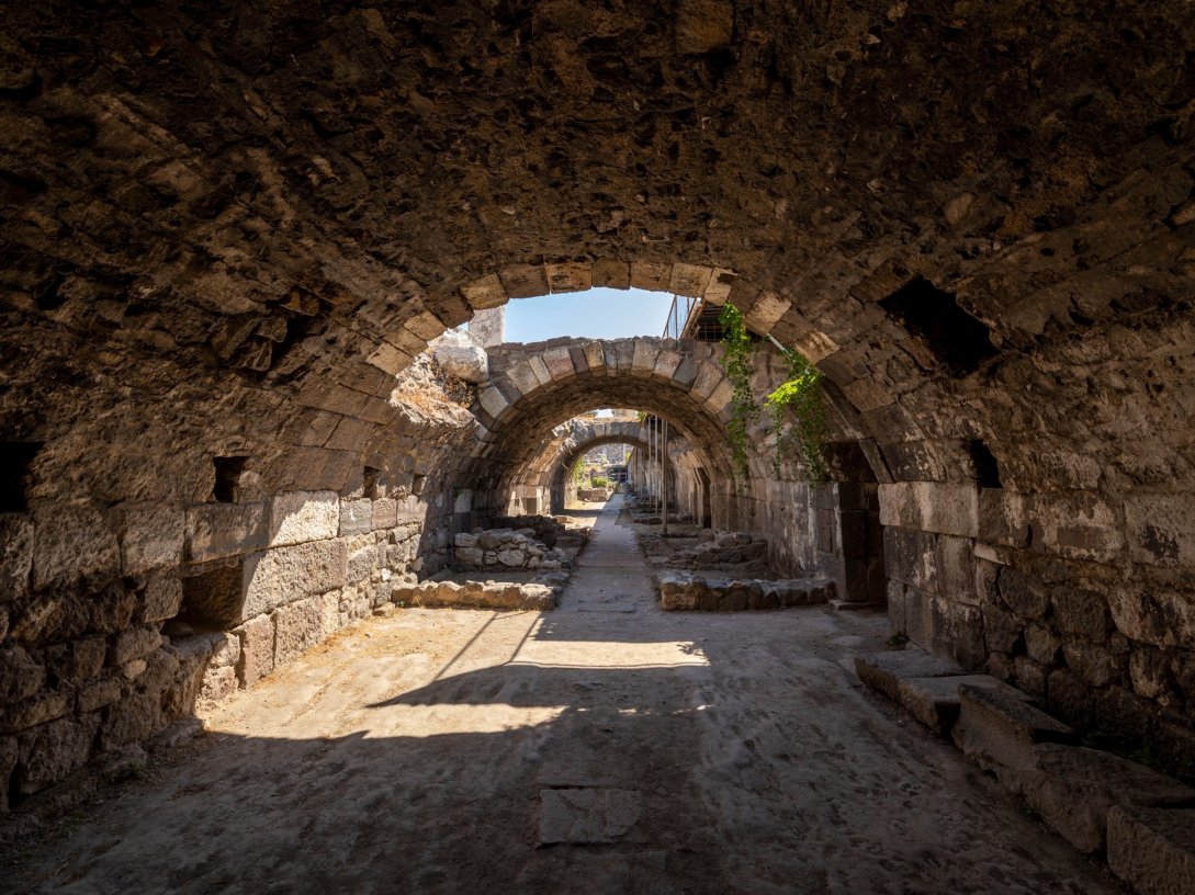 Archaeologists uncover new rooms and wall paintings during excavations at ancient Smyrna, Izmir, Türkiye, Aug. 30, 2026. (AA Photo)