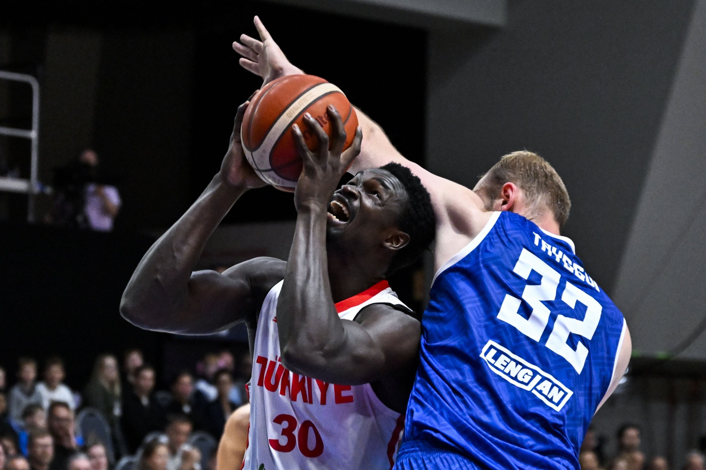 Türkiye’s Adem Bona (L) battles for the ball with Iceland’s Tryggvi Hlinason during their FIBA 2027 Basketball World Cup European Qualifiers second-round Group J game, Reykjavik, Iceland, Sept. 1, 2026. (AA Photo)