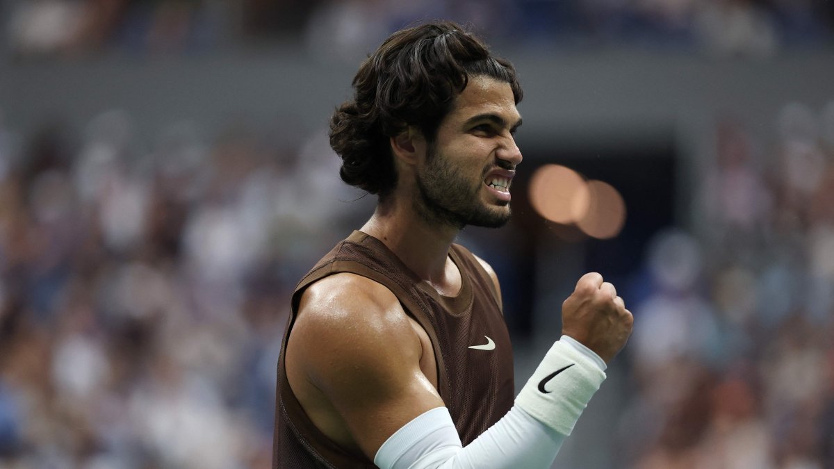 Carlos Alcaraz reacts against Roman Safiullin during their Men's Singles first-round match on Day Two of the 2026 US Open at USTA Billie Jean King National Tennis Center in the Flushing neighborhood of the Borough of Queens, New York City, Aug. 31, 2026. (AFP Photo)