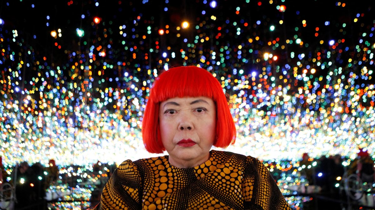 Japanese artist Yayoi Kusama poses for a photograph inside her Infinity Mirrored Room installation titled "The Souls of Millions of Light Years Away" during a media preview of her new exhibition at the David Zwirner gallery, New York, U.S., Nov. 7, 2013. (Reuters Photo)