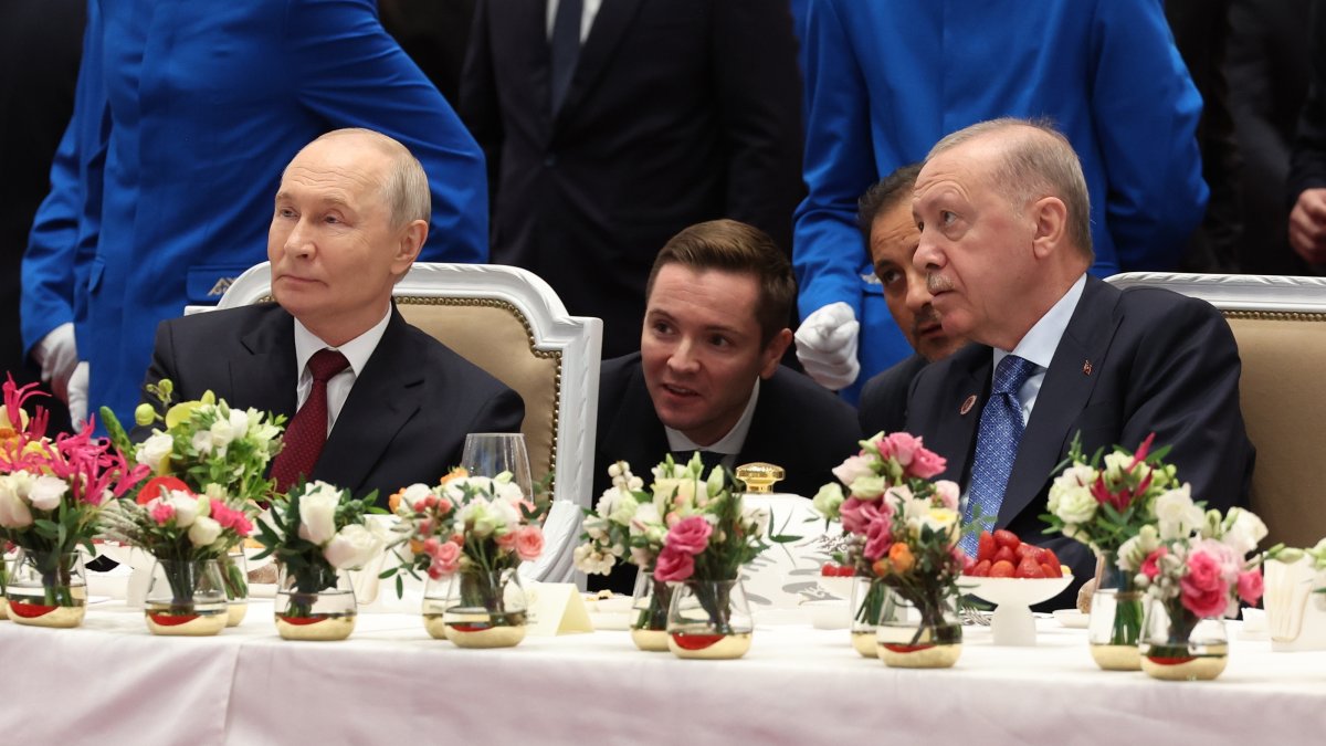 Russian President Vladimir Putin (L) and President Recep Tayyip Erdoğan attend an official reception for heads of delegations from Shanghai Cooperation Organization (SCO) member states in Bishkek, Kyrgyzstan, September 1, 2026. (EPA Photo) 