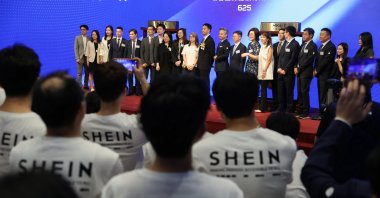 Shein company executives and employees pose for a photo at its listing ceremony at the Hong Kong Exchanges and Clearing Limited (HKEX), Hong Kong, Sept. 1, 2026. (EPA Photo)