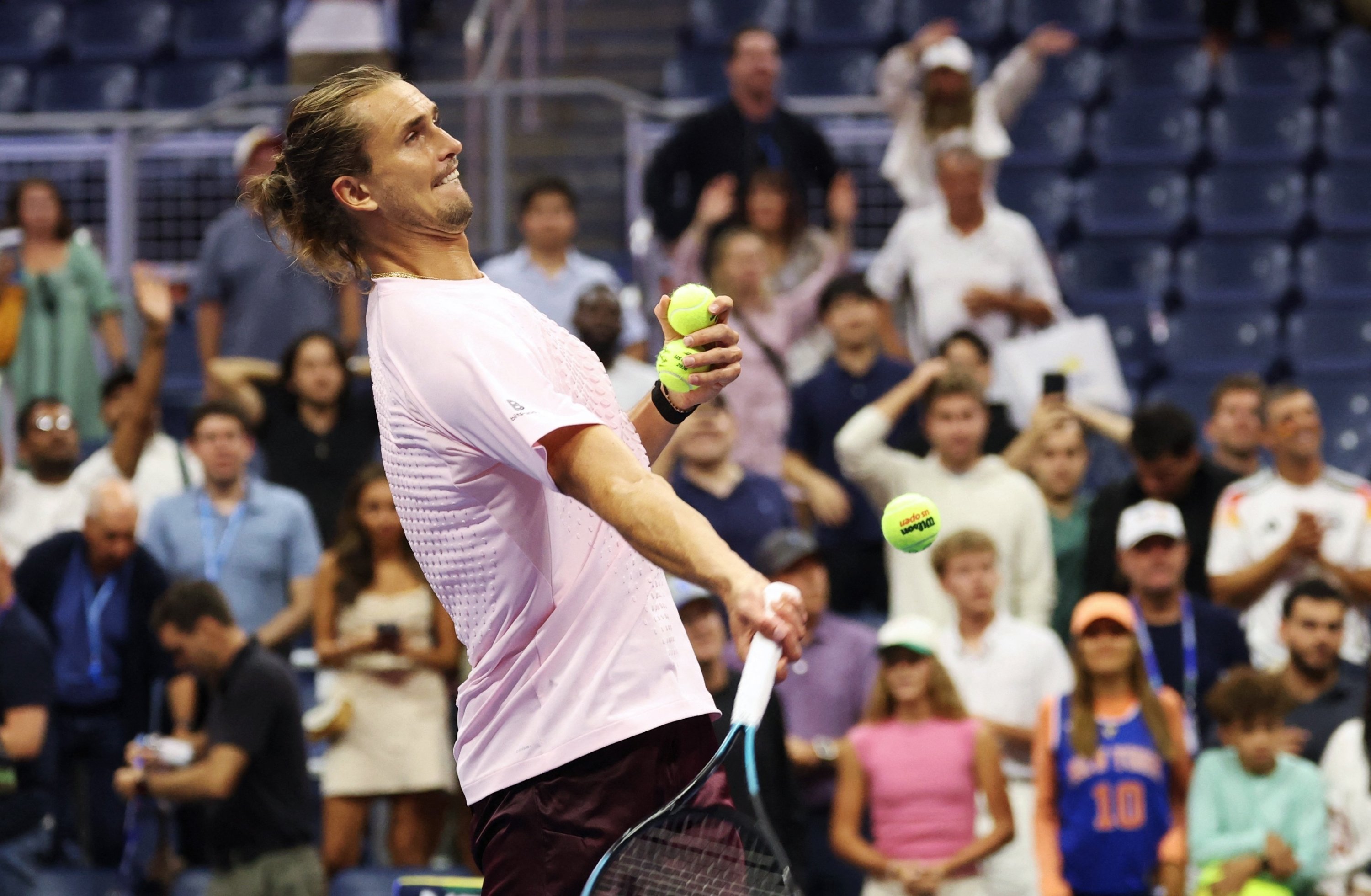 Zverev escapes, Gauff advances as US Open contenders battle rain