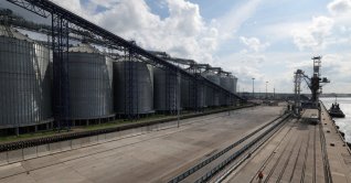 A general view shows a grain terminal in the Baltic Sea port of Vysotsk in the Leningrad region, Russia, Aug. 21, 2024. (Reuters Photo)