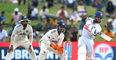 Sri Lanka's Sonal Dinusha (R) plays a shot as India's KL Rahul (L) and Rishabh Pant (C) gesture during the fifth day of the second Test match between Sri Lanka and India at the Sinhalese Sports Club Ground, Colombo, Sri Lanka, Aug. 27, 2026. (AFP Photo)