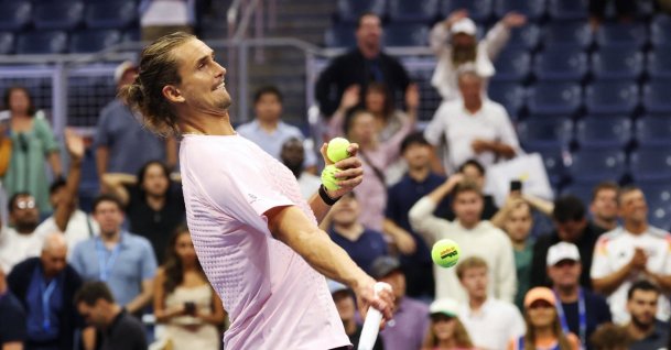 Germany's Alexander Zverev tosses tennis balls towards the spectators after winning his U.S. Open first-round match against Italy's Lorenzo Sonego at Flushing Meadows, New York, U.S., Sept. 2, 2026. (Reuters Photo)