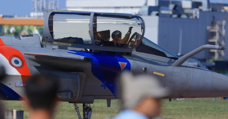 The pilot of a Rafale fighter jet belonging to the French Air Force waves to spectators after completing a demonstration flight during the Bucharest International Air Show (BIAS 2026) at Baneasa Airport in Bucharest, Romania, Aug. 28, 2026. (EPA Photo)
