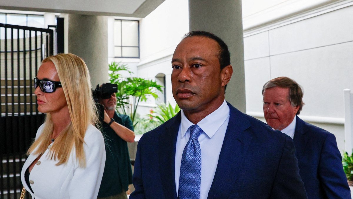 Golfer Tiger Woods (C), flanked by his girlfriend, Vanessa Trump, leaves the courthouse after his scheduled in-person appearance before a judge for the first time since his March 27 car accident, when he was arrested on a misdemeanor charge of driving under the influence (DUI) after a rollover crash, Stuart, U.S., Sept. 2, 2026. (Reuters Photo)