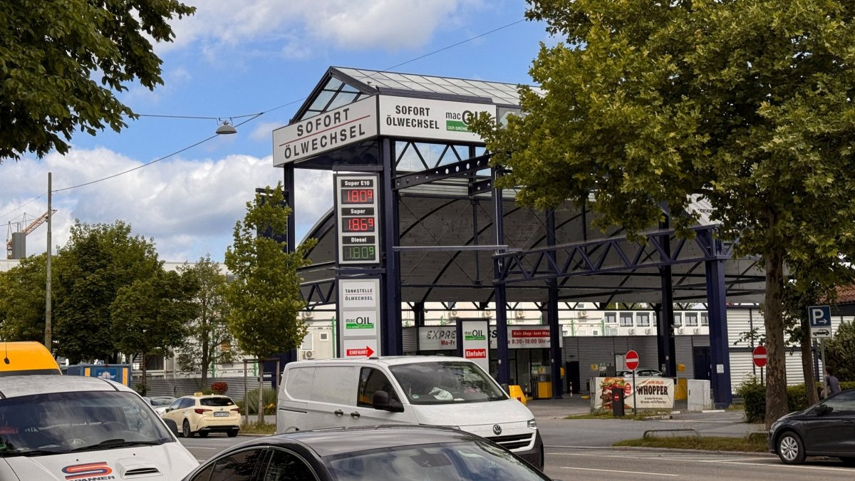 Cars drive past a display board showing the current prices of petrol and diesel at a gas station, Munich, Germany, June 15, 2026. (Reuters Photo)