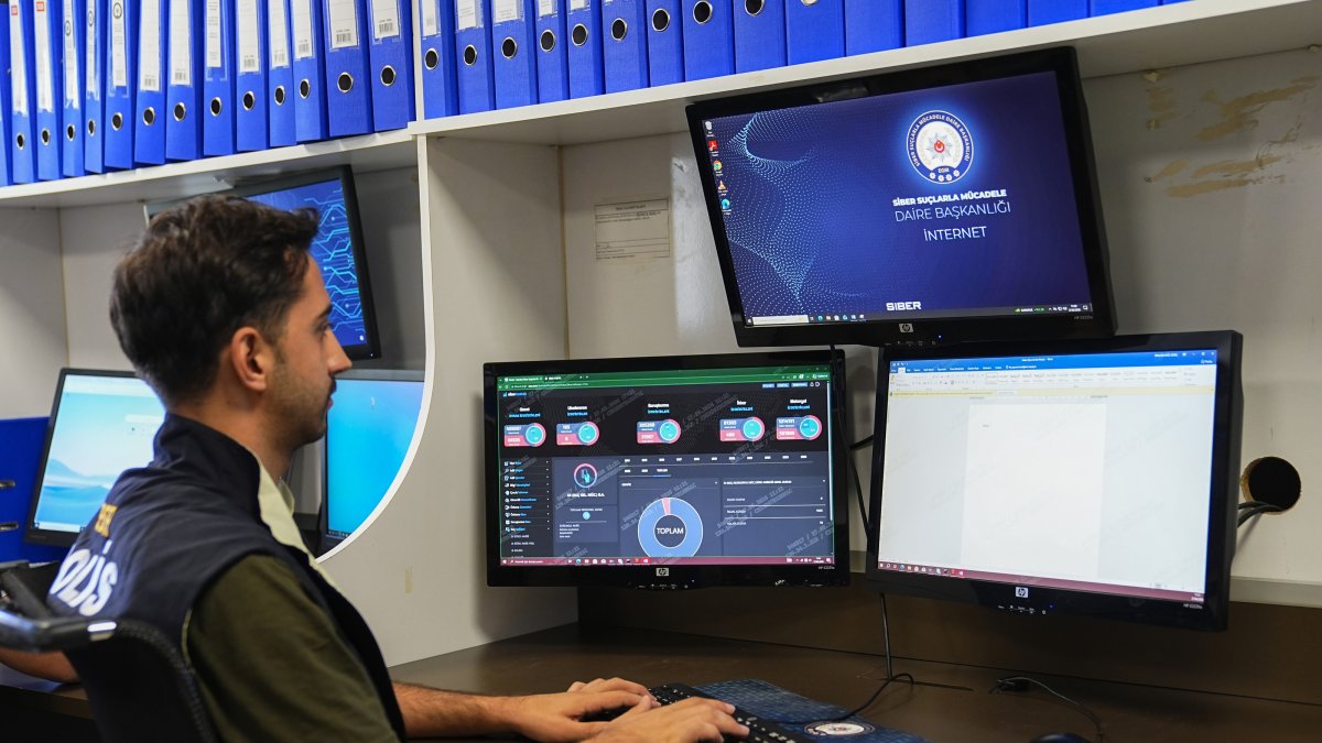 An Istanbul police officer works at a computer during a cybercrime investigation, Istanbul, Türkiye, Aug. 27, 2026. (AA Photo)