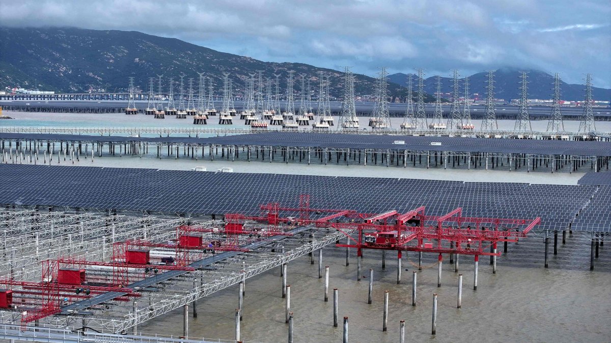 The construction site of the CNNC Tianwan 2-million-kilowatt tidal flat photovoltaic demonstration project in Lianyungang, China, Aug. 23, 2026. (AFP Photo)