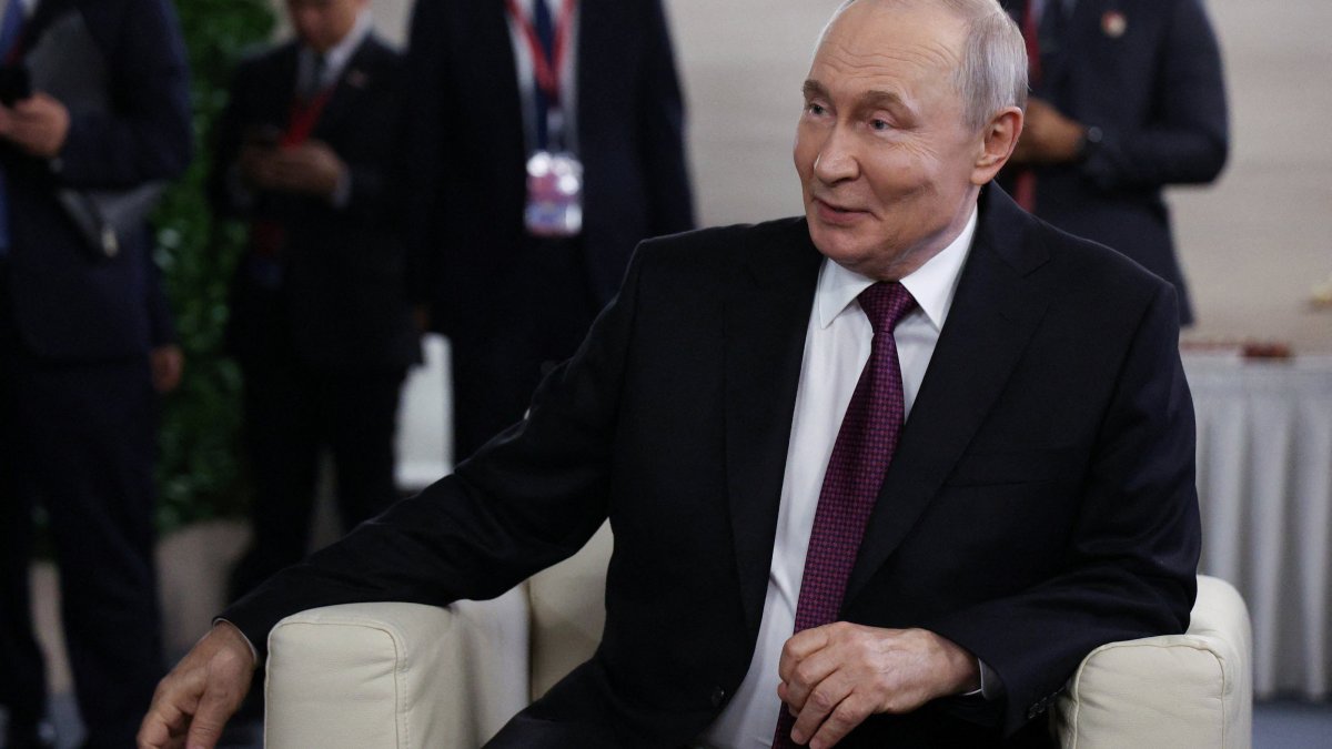 Russian President Vladimir Putin meets with participants before a plenary session of Eastern Economic Forum in Vladivostok, Russia, Sept. 3, 2026. (Reuters Photo)