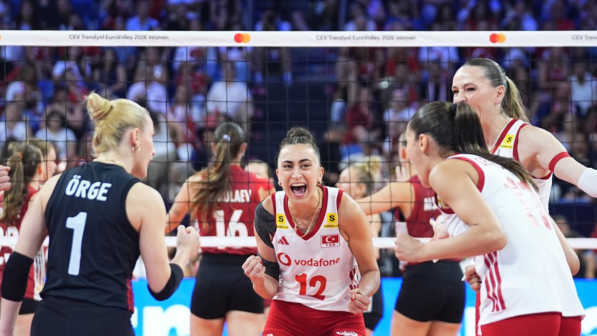 Turkish players celebrate as they play against Germany in the CEV Women’s European Volleyball Championship quarterfinals at Sinan Erdem Sports Hall, Istanbul, Türkiye, Sept. 3, 2026. (AA Photo)