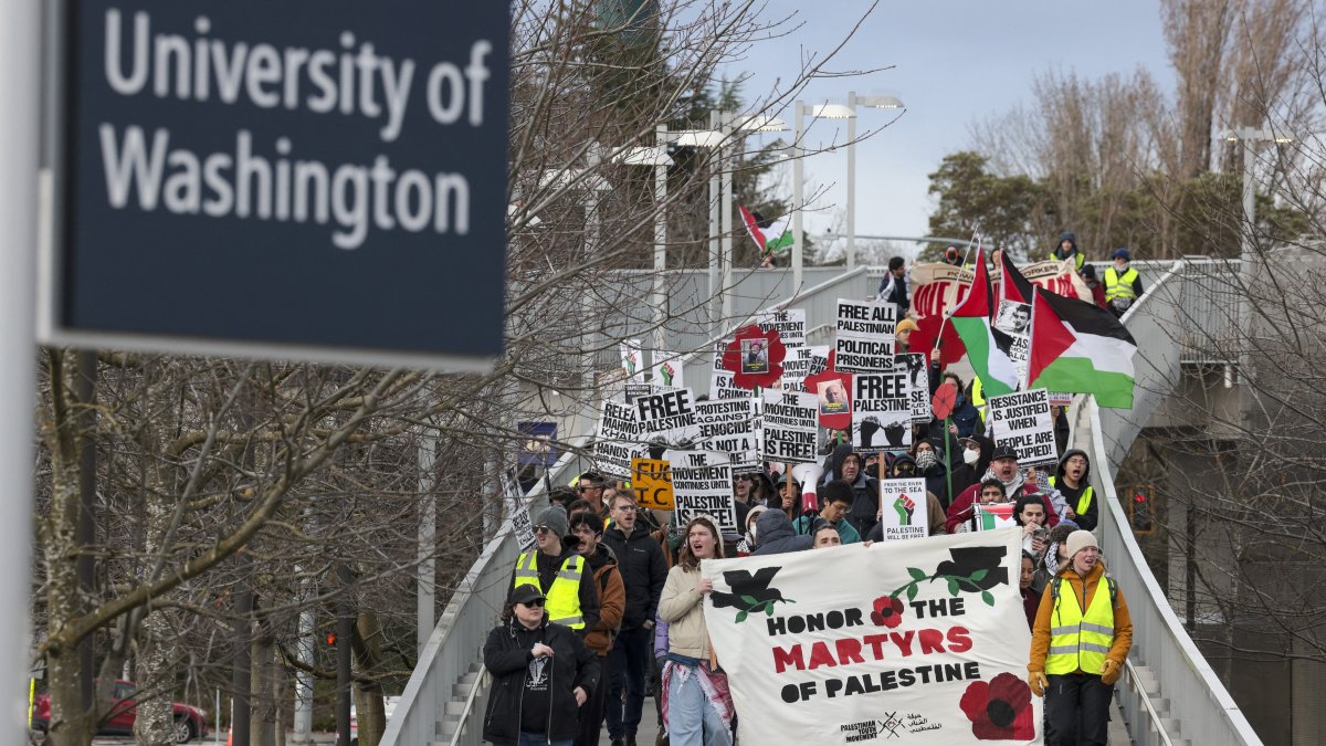 People protest the arrest of former Columbia University student activist Mahmoud Khalil and show support for Palestinians at the University of Washington campus in Seattle, Washington, March 15, 2025. (AFP File Photo)