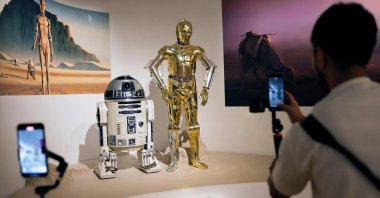 R2-D2 and a C-3PO costumes are displayed in the "Star Wars in Motion" exhibit at the new Lucas Museum of Narrative Art during a media preview, Los Angeles, U.S., Sept. 2, 2026. (AFP Photo)