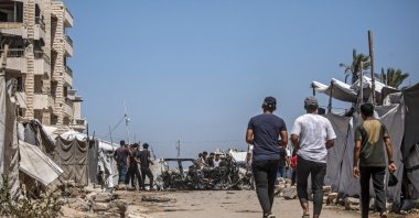 Locals gather at the site of an Israeli airstrike, Gaza City, Palestine, Sept. 1, 2026.  (EPA Photo)
