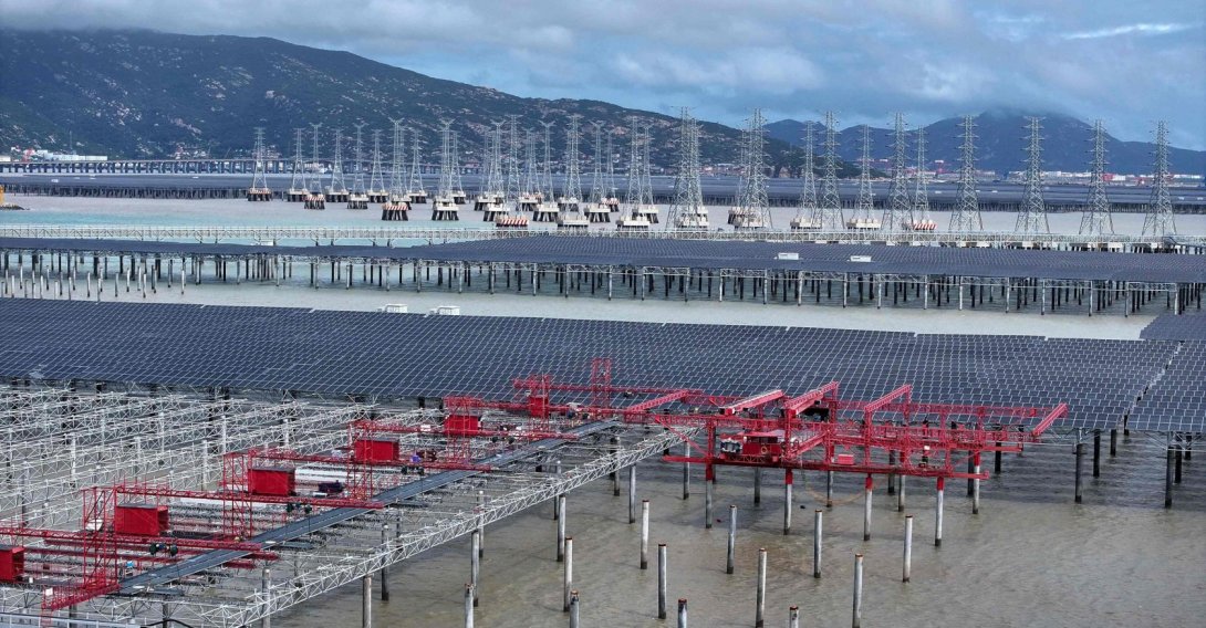 The construction site of the CNNC Tianwan 2-million-kilowatt tidal flat photovoltaic demonstration project in Lianyungang, China, Aug. 23, 2026. (AFP Photo)