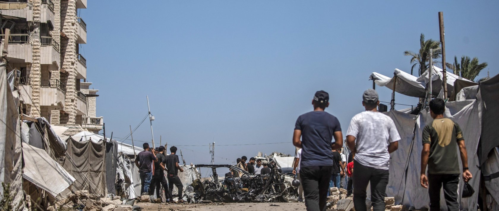 Locals gather at the site of an Israeli airstrike, Gaza City, Palestine, Sept. 1, 2026.  (EPA Photo)