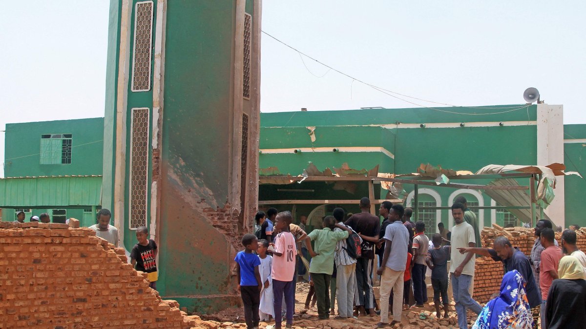 People gather to clear debris from the complex of a mosque that was hit by a drone strike in the El-Droshab area of Khartoum North, Sudan, Aug. 12, 2026. (AFP Photo)