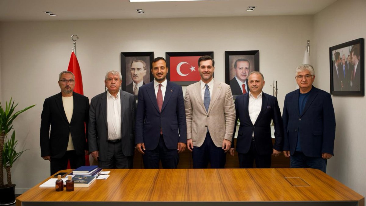 Four CHP members of the Üsküdar Municipal Council resign from their party and join the AK Party, Istanbul, Türkiye, Sept. 4, 2026. (DHA Photo)