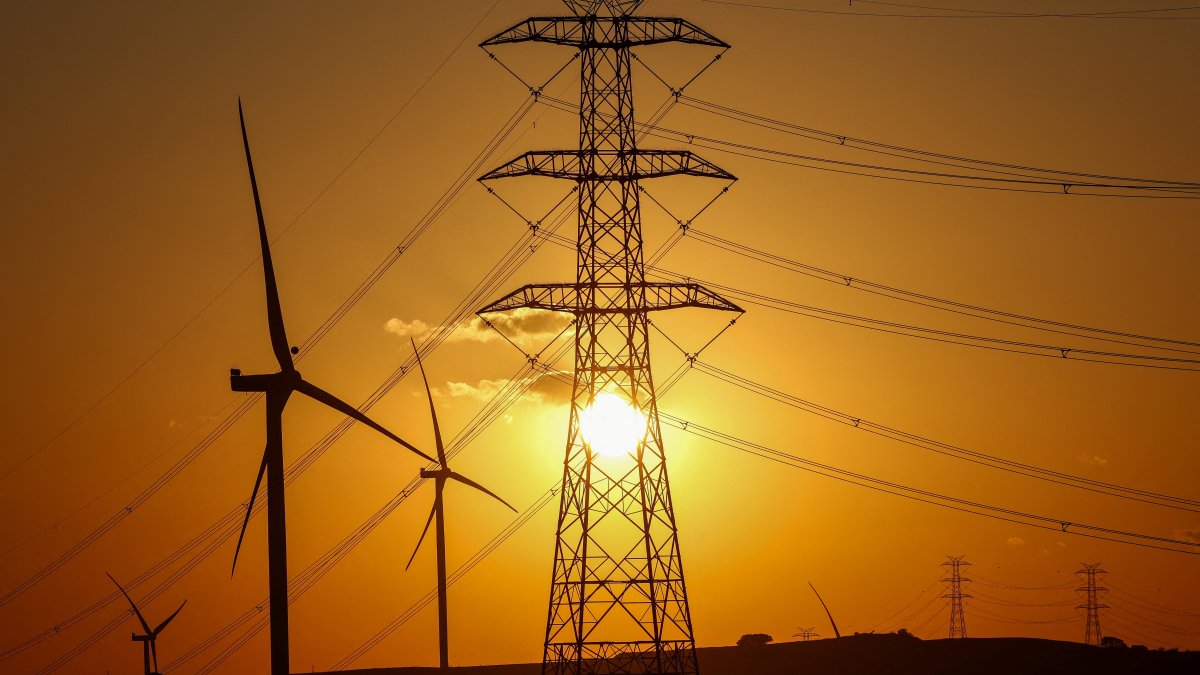 The sun sets behind wind turbines, Istanbul, Türkiye, Aug. 16, 2025. (Reuters Photo)