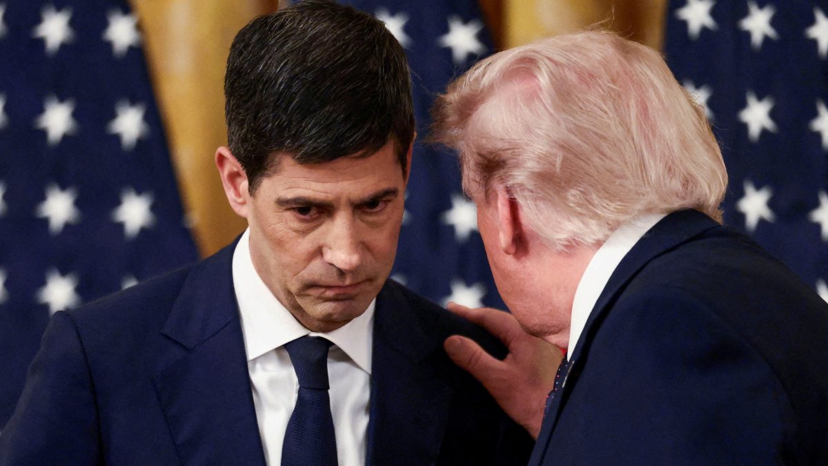 U.S. President Donald Trump speaks with the new Federal Reserve (Fed) Chair Kevin Warsh on the day of his swearing-in ceremony in the East Room of the White House in Washington, D.C., U.S., May 22, 2026. (Reuters Photo)