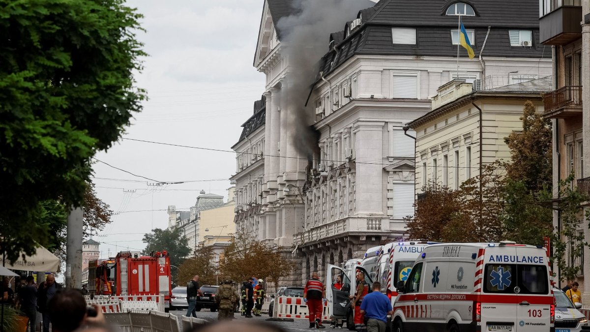 Smoke rises over a building at the headquarters of Ukraine's SBU security service after a Russian drone strike, amid Russia's attack on Ukraine, in Kyiv, Ukraine Sept. 4, 2026. (Reuters Photo)