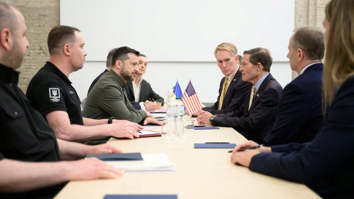 Ukraine's President Volodymyr Zelenskyy, Head of the Office of Ukraine's President Kyrylo Budanov and Secretary of the National Security and Defence Council Rustem Umerov meet with U.S. Senators in Kyiv, Ukraine, Aug. 23, 2026. (Ukrainian Presidential Press Service/Handout via Reuters)
