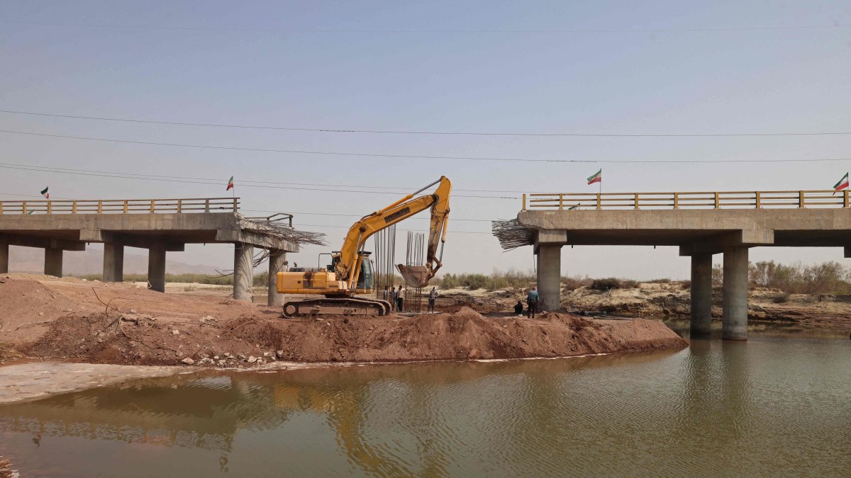 An excavator works on the Gachin Bridge, which was damaged by a U.S. strike, along the road between Bandar Abbas and Bandar Khamir, southern Iran, Aug. 11, 2026. (AFP Photo)