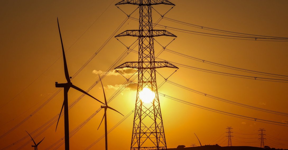 The sun sets behind wind turbines, Istanbul, Türkiye, Aug. 16, 2025. (Reuters Photo)