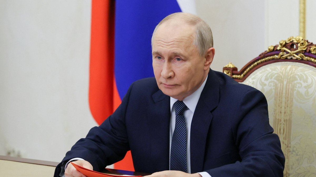 Russia's President Vladimir Putin chairs a meeting with permanent members of the Security Council via a video link, Moscow, Russia, Sept. 4, 2026. (Reuters Photo)