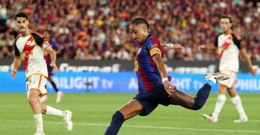 Barcelona's Raphinha scores his team's fourth goal during the Spanish league football match against Rayo Vallecano de Madrid at Camp Nou Stadium, Barcelona, Spain, Aug. 31, 2026. (AFP Photo)