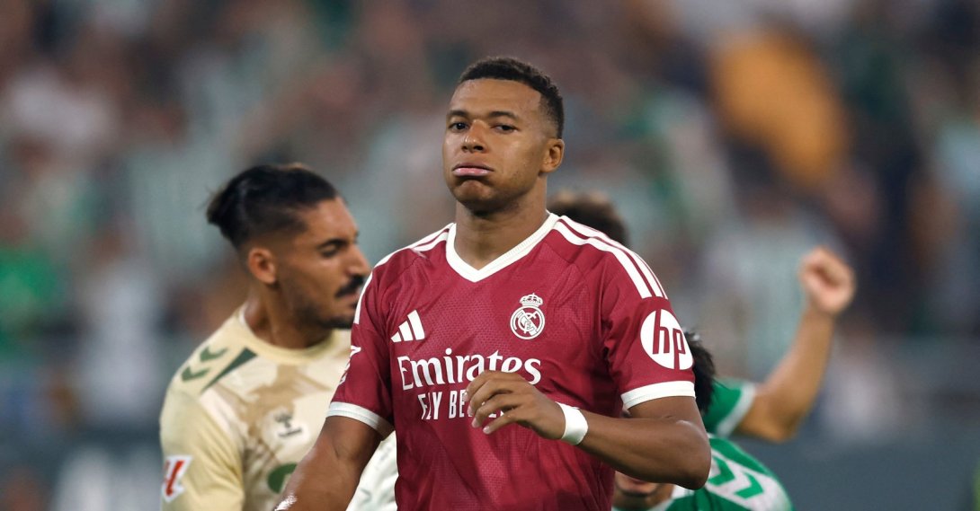 Real Madrid's Kylian Mbappe looks dejected after his penalty is saved by Real Betis' Alvaro Valles during the La Liga match at Estadio La Cartuja, Seville, Spain, Sept. 4, 2026. (Reuters Photo)