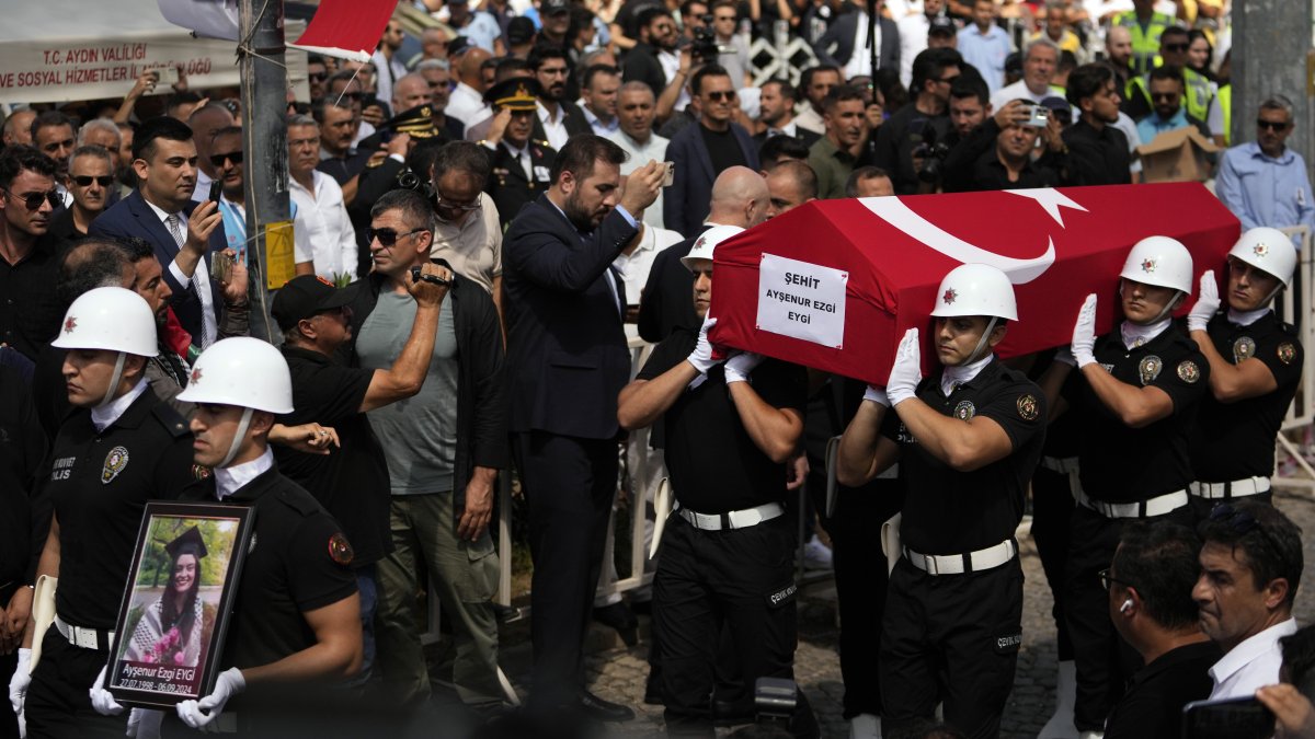 Turkish honor guards carry the coffin of Ayşenur Ezgi Eygi during her funeral in Didim, Aydın, western Türkiye, Sept. 14, 2024. (AP Photo)