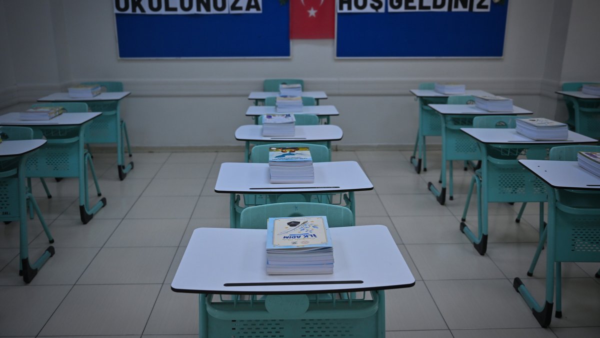 Textbooks for the 2026-2027 academic year are placed on desks at Ümitköy Kız Anadolu Imam Hatip Lisesi, Ankara, Türkiye, Sept. 2, 2026. (AA Photo)